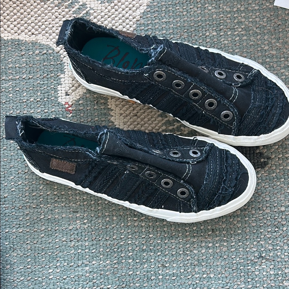 Blowfish Black Slip-On Sneakers size6